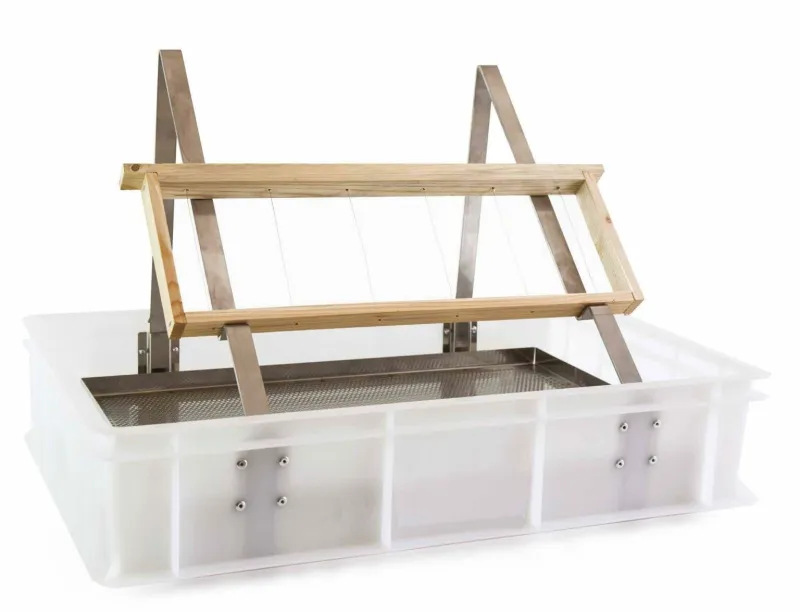 Pupitre destapador de plástico para mesa, con cuba de plástico alimentario 600x400x130 mm