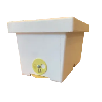 Polyethylene queen fertilization nucleus hive with 4 frames and feeder