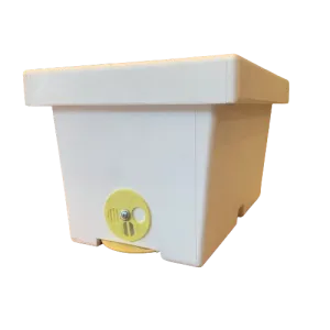 Polyethylene queen fertilization nucleus hive with 4 frames and feeder