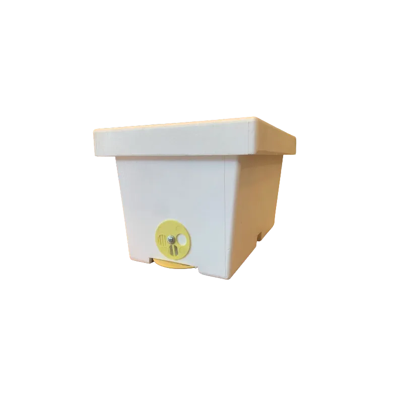 Polyethylene queen fertilization nucleus hive with 4 frames and feeder