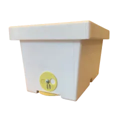 Polyethylene queen fertilization nucleus hive with 4 frames and feeder