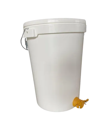 Plastic honey ripener with 60 kg tap