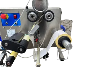 Basic semi-automatic adhesive tabletop labelling machine for glass jars and bottles