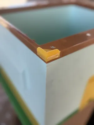 9-frame Jolly hive with movable bottom and super, in high density polystyrene