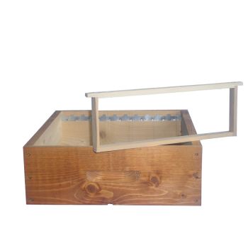 Honey super for beehive d.b. 12 wooden frames with 11 frames with wire