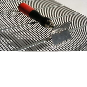 Scraper with serrated edge for queen excluder cleaning