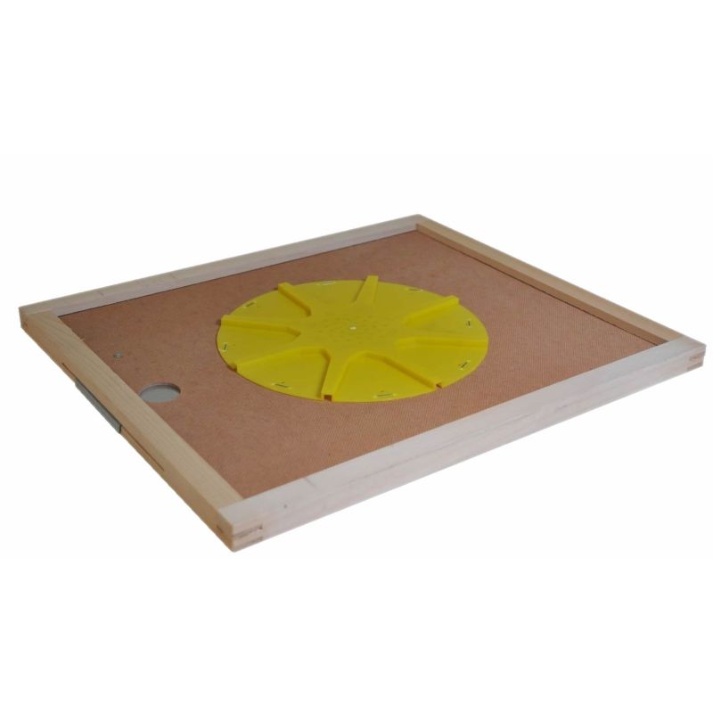Bee escape on board for d.b. 12-frame beehive with eight-way disk Bee escape on board for d.b. 12-frame beehive with eight-way disk