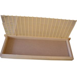 Absperrgitter-Isolator mit Honigraumrahmen im Dadant-Maß