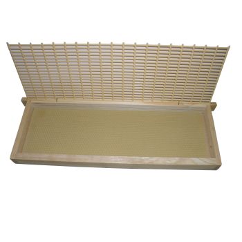 Absperrgitter-Isolator mit Honigraumrahmen im Dadant-Maß und Mittelwand