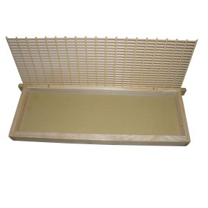 Absperrgitter-Isolator mit Honigraumrahmen im Dadant-Maß und Mittelwand