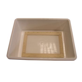 Bee drinker bowl with float