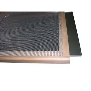 Mesh bottom for d.b. 12-frame cube beehive