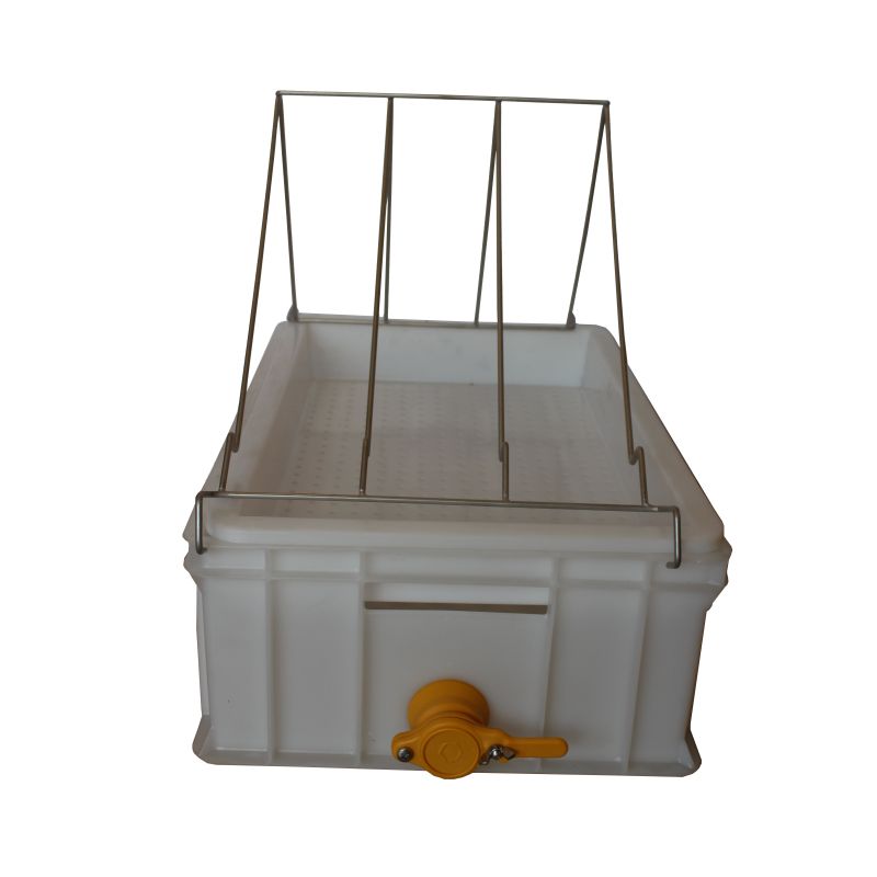 Entdeckelungstisch aus Kunststoff mit Absperrhahn