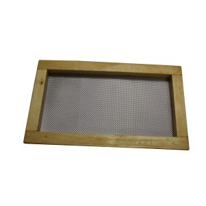 Wooden template with net for transporting standard 10-frame dadant beehives