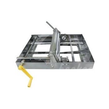 Manual uncapping machine for nest combs and universal honey super
