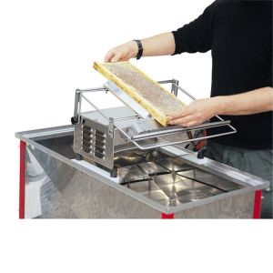 Benchtop electric uncapping machine with horizontal vibrating blade