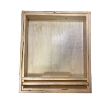 Paraffined feeder cover with sheet metal front bulkhead for d.b. 10-frame beehives