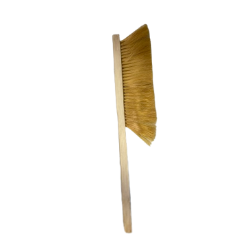 Brosse avec manche en bois et poils en plastique