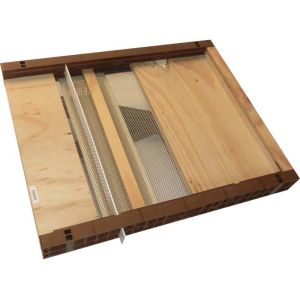 Moving bottom pollen trap for dadant cube beehives