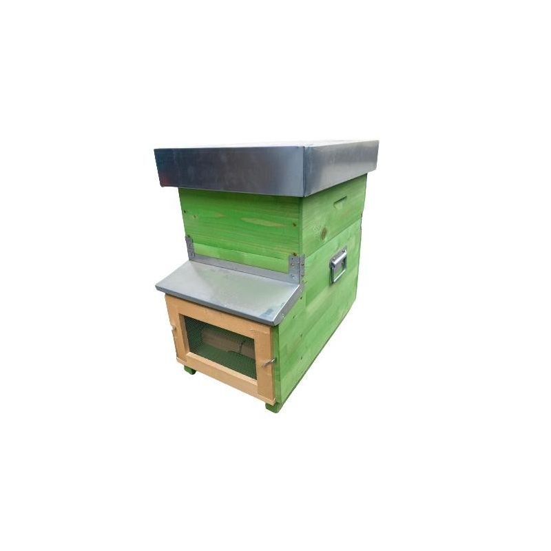 Beehive d.b. 8 frames standard with fixed bottom complete with honeycomb and threaded frames Beehive d.b. 8 frames standard with fixed bottom complete with honeycomb and threaded frames